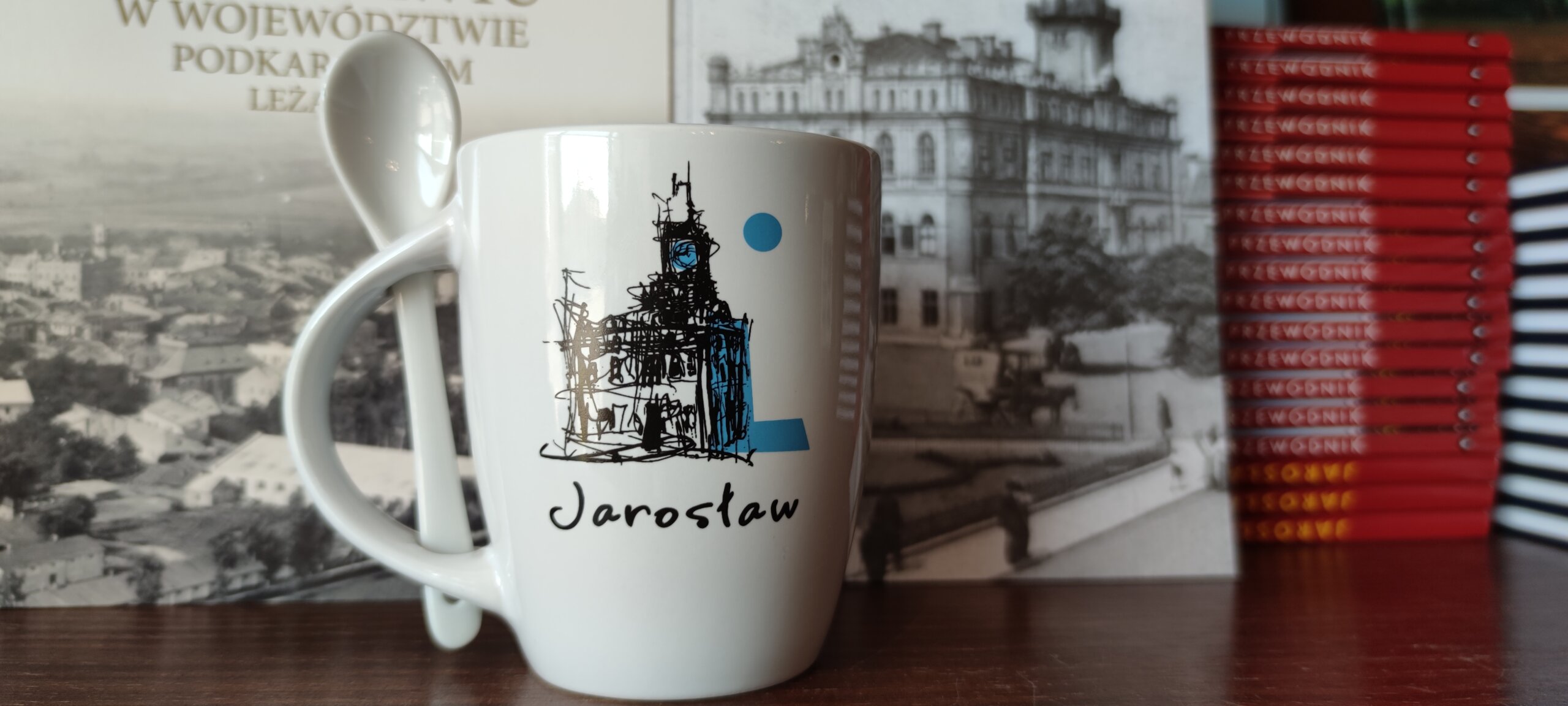 Kubek z graficznym motywem ratusza