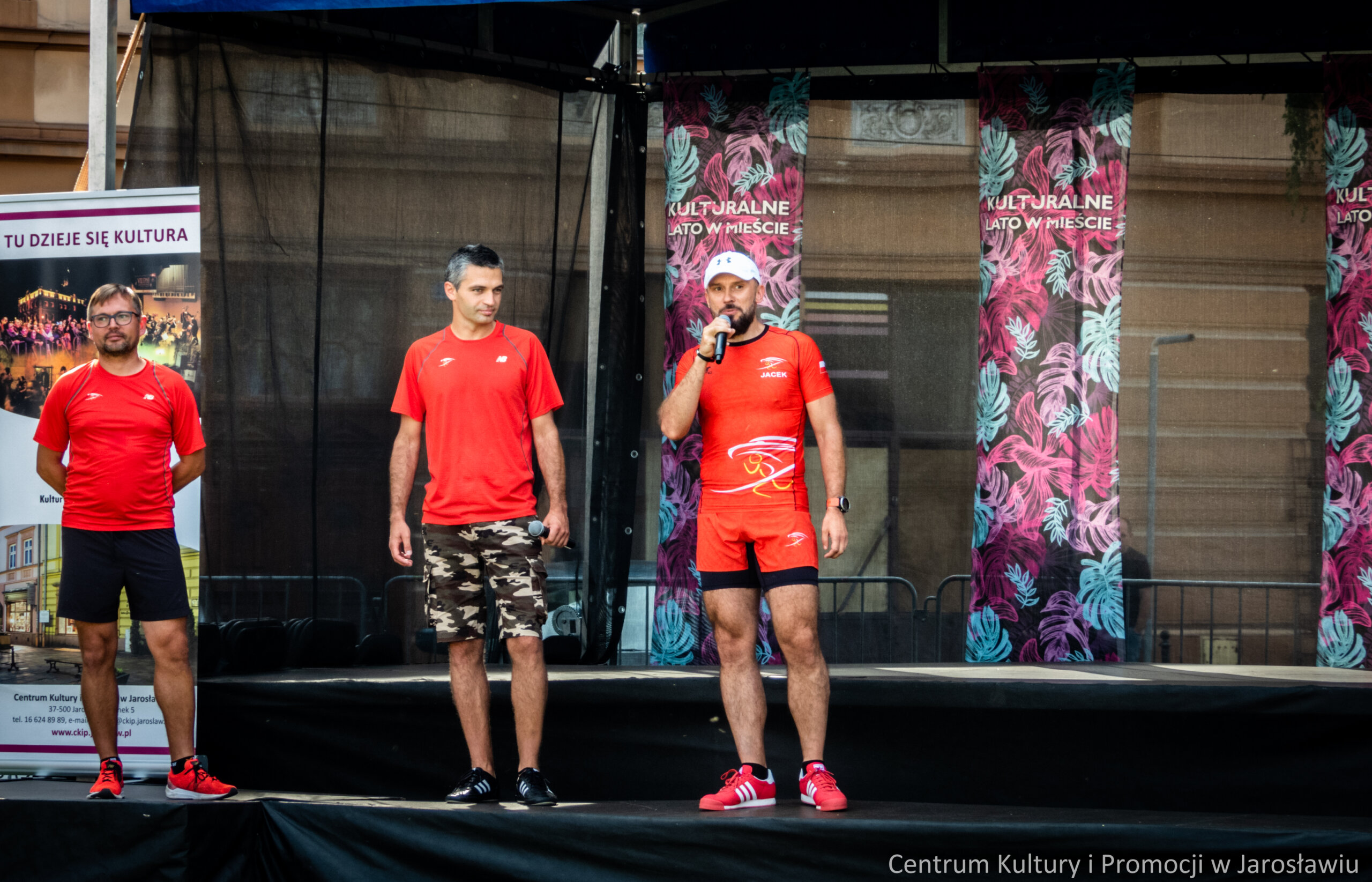 uczestnicy pikniku turystycznego