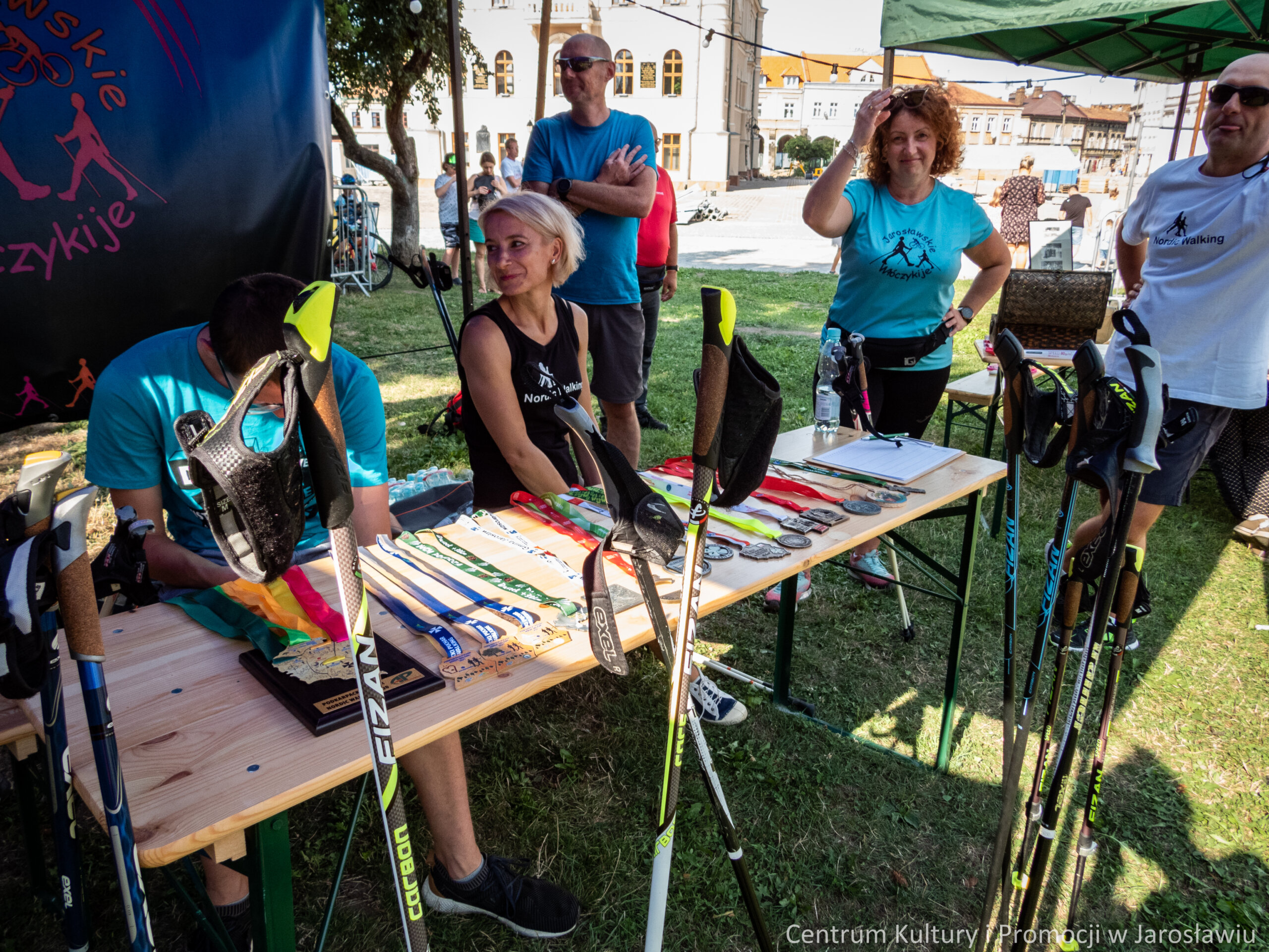 uczestnicy pikniku turystycznego