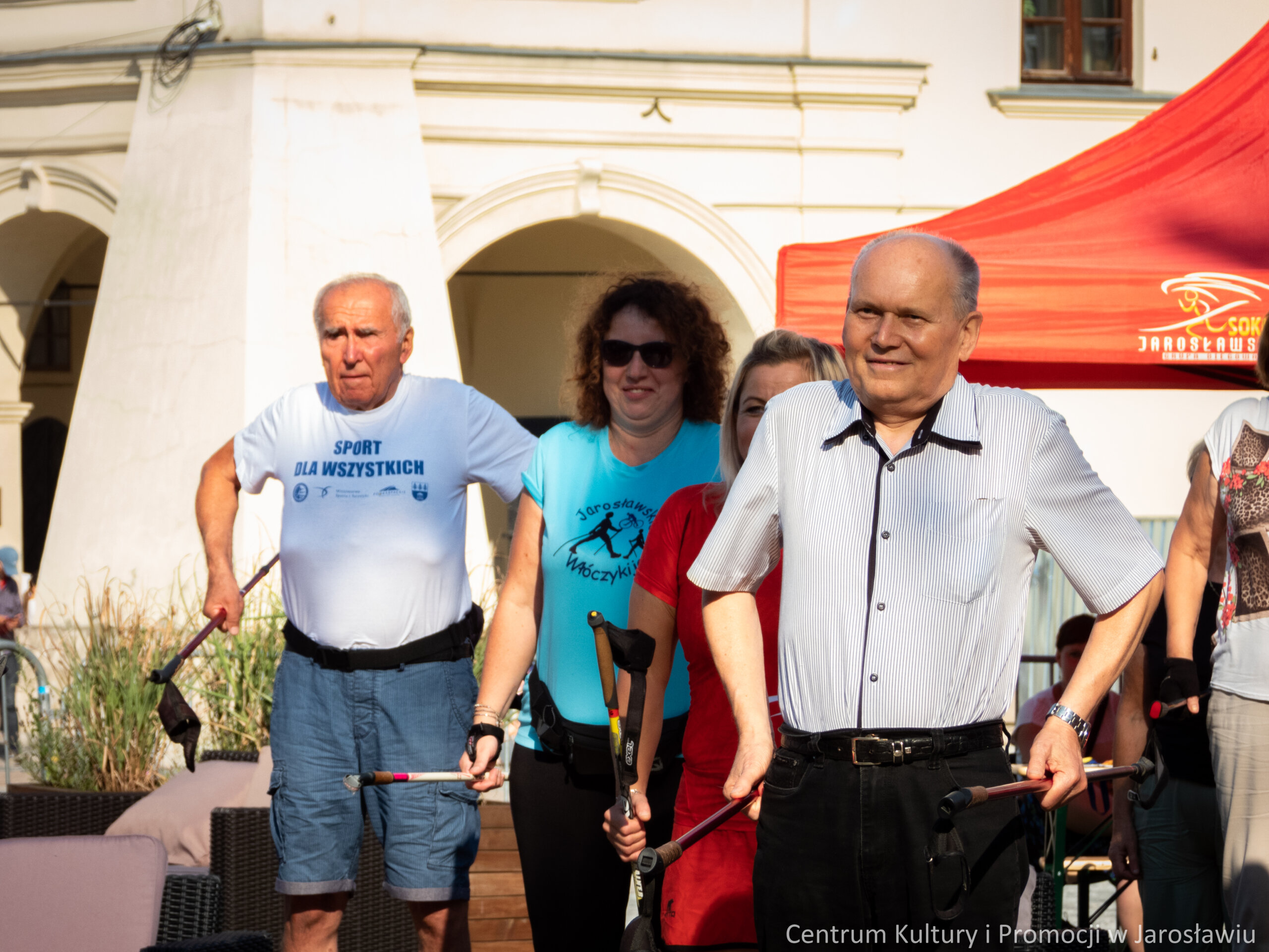 uczestnicy pikniku turystycznego