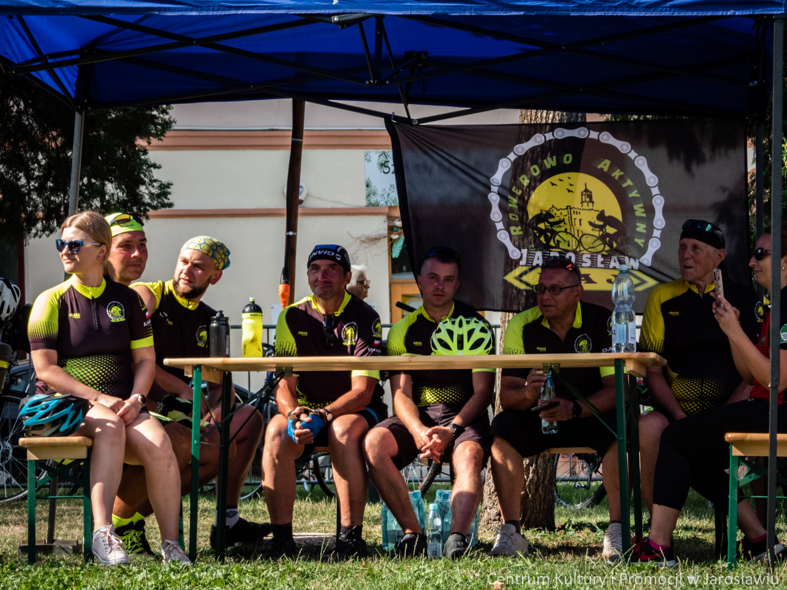 uczestnicy pikniku turystycznego