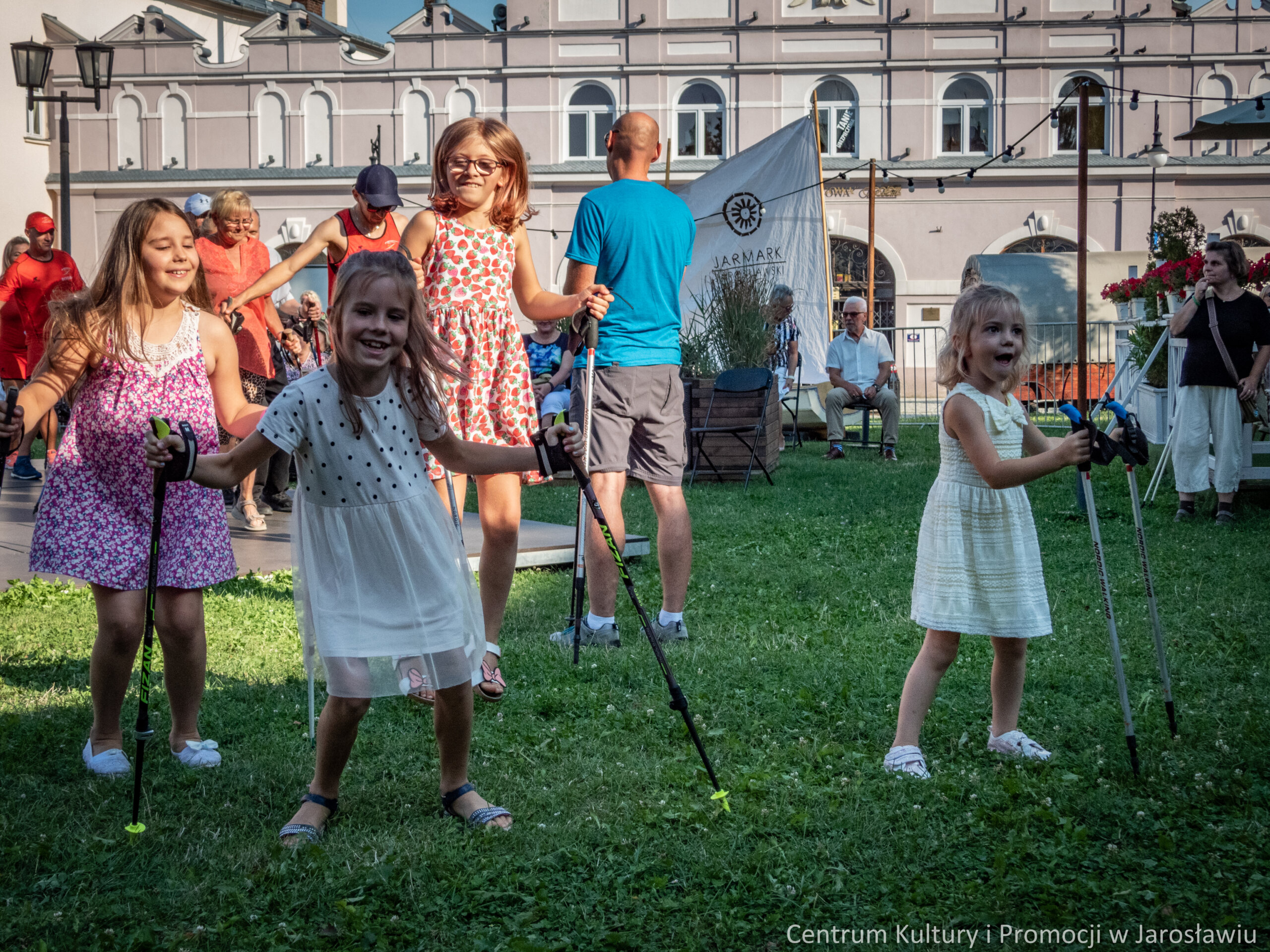 uczestnicy pikniku turystycznego