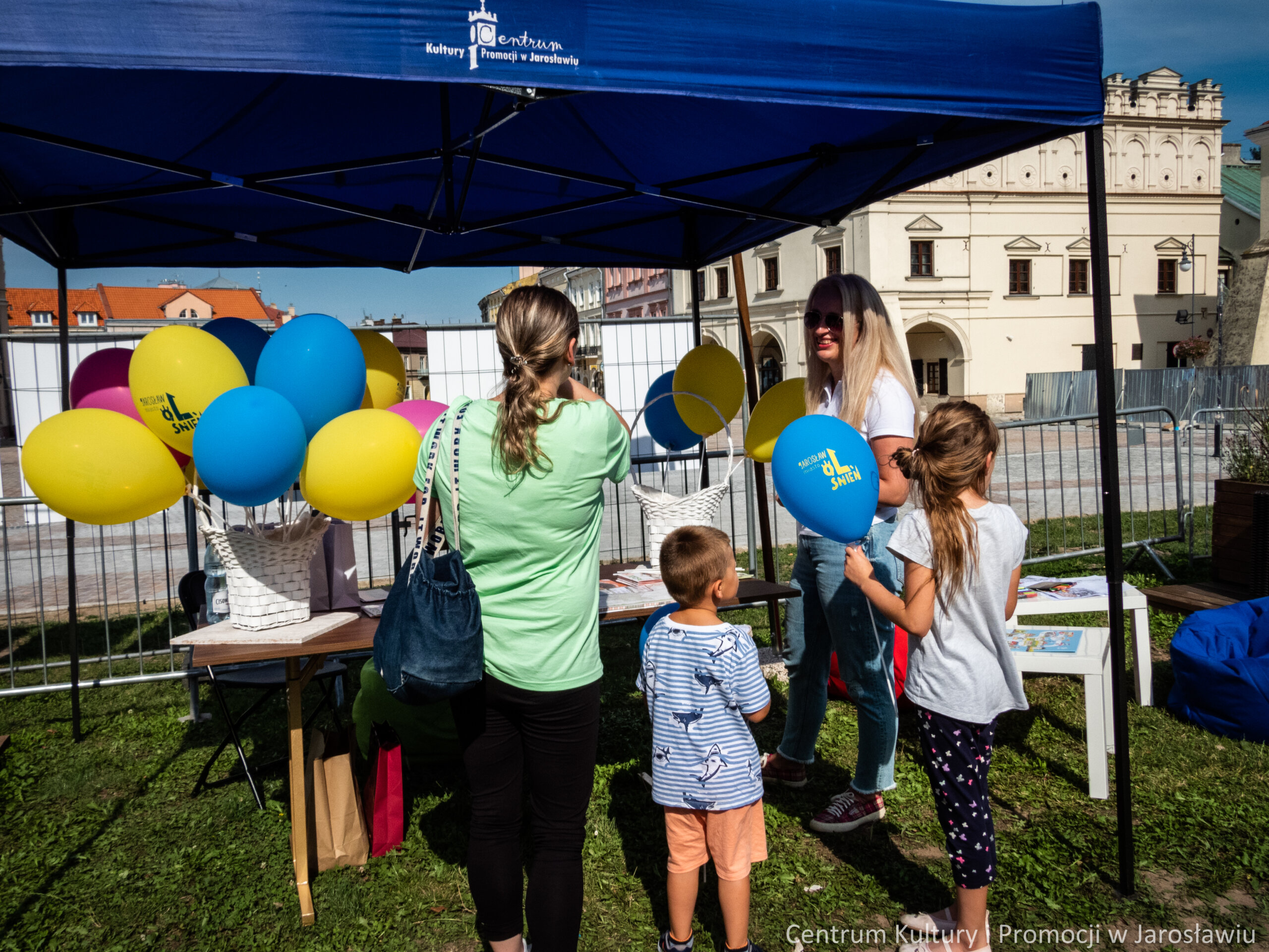 uczestnicy pikniku turystycznego