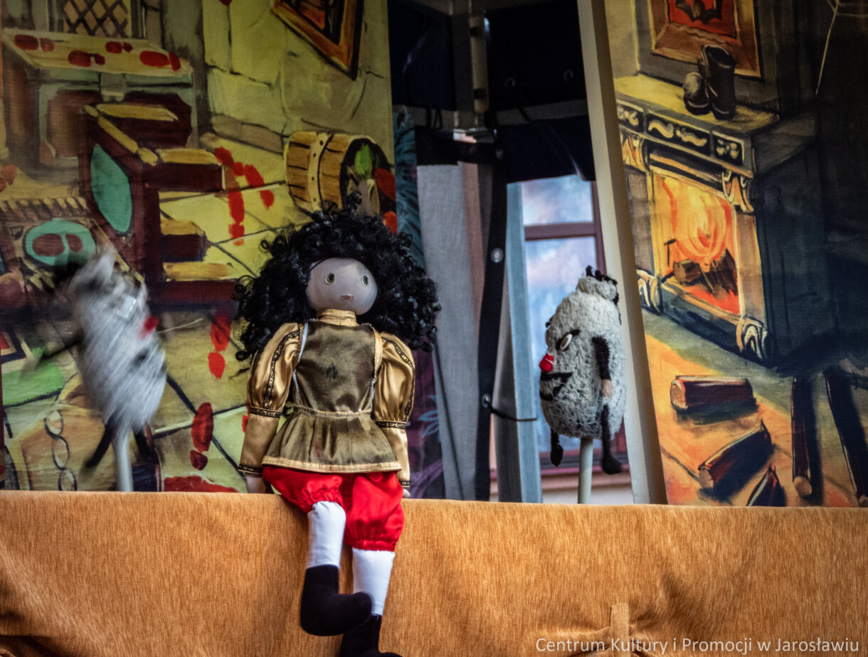 kukiełki podczas spektaklu