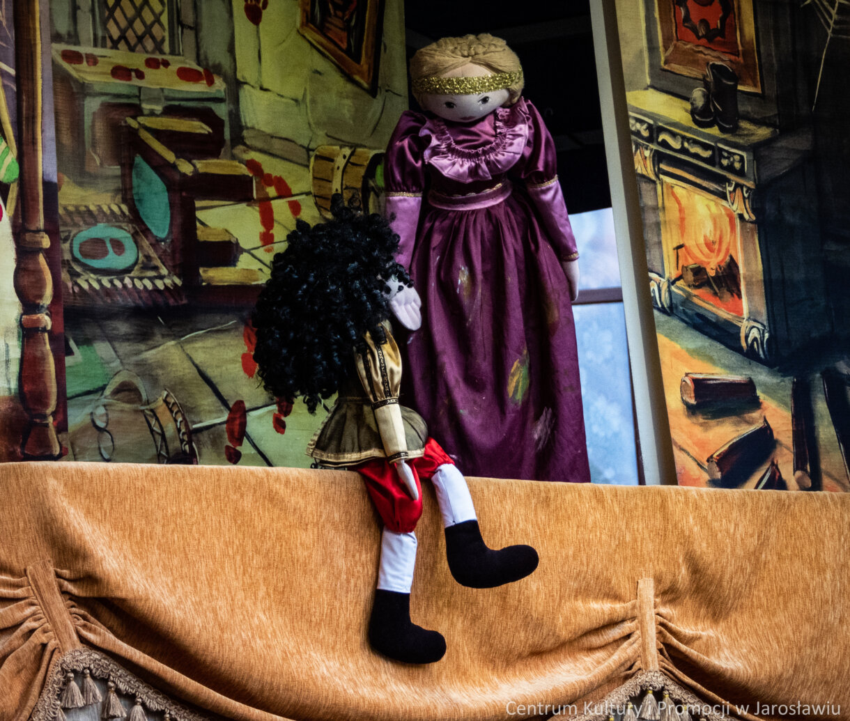 kukiełki podczas spektaklu