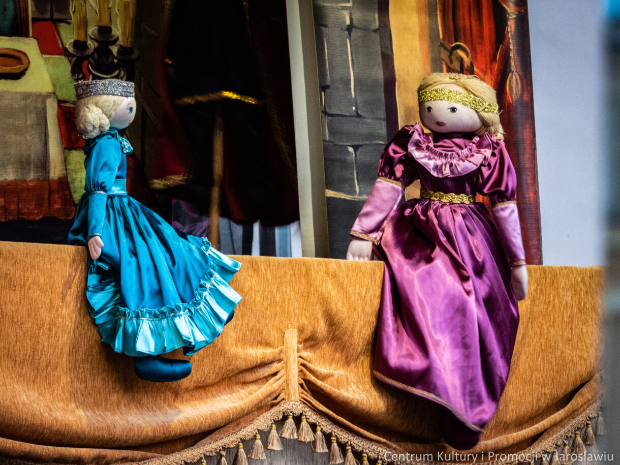 kukiełki podczas spektaklu