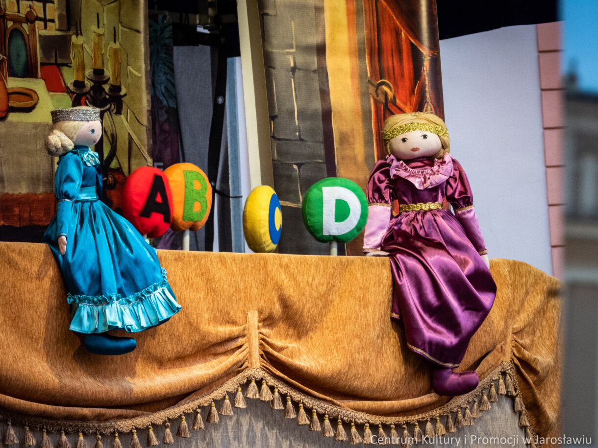 kukiełki podczas spektaklu