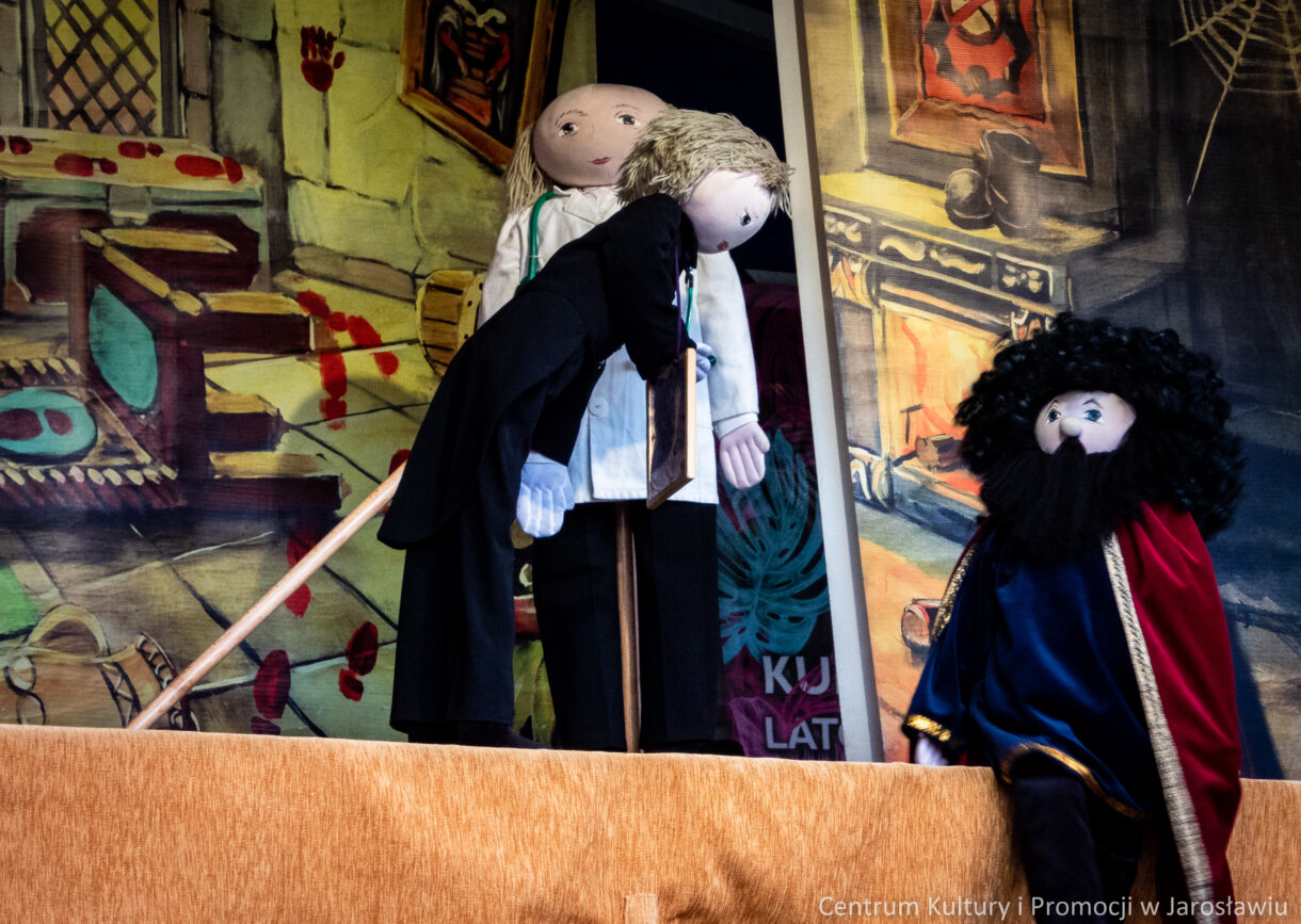 kukiełki podczas spektaklu