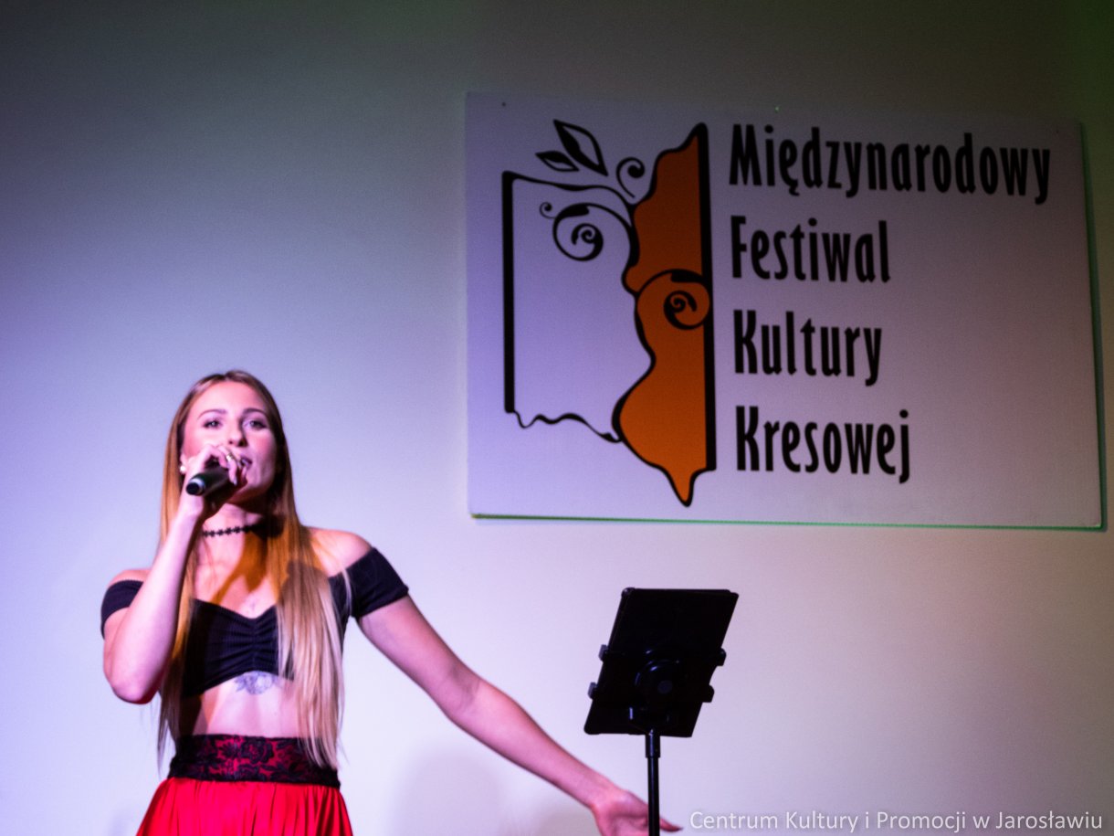Izabela Szafrańska z zespołem podczas koncertu