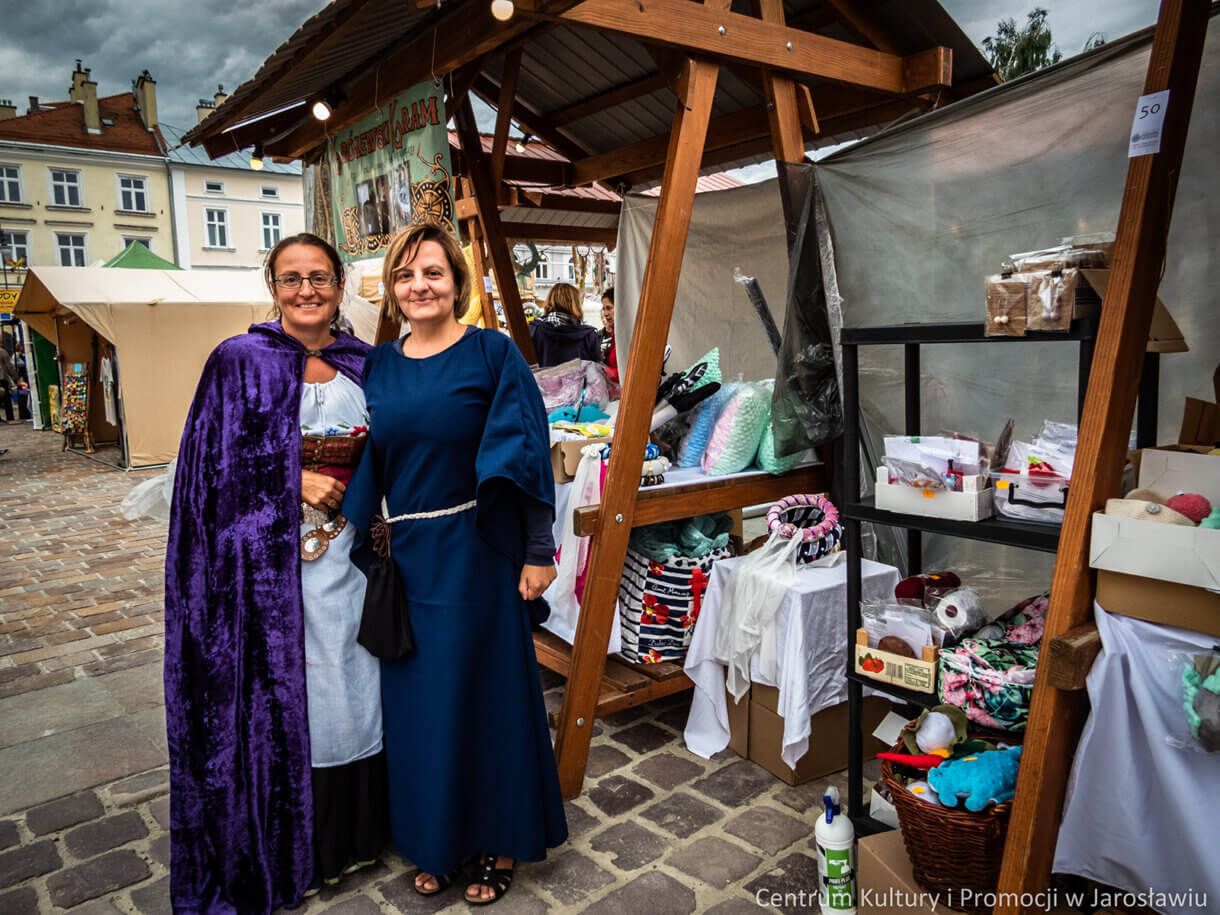 produkty regionalne - stragan , właścicielki straganu