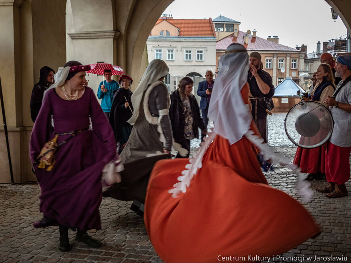 pokaz tańców dworskich, koncert w podcieniach Zespół Muzyki DAwnej Szelinek