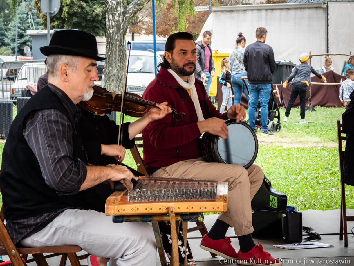 rodzinna orkiestra i teatr noiseband