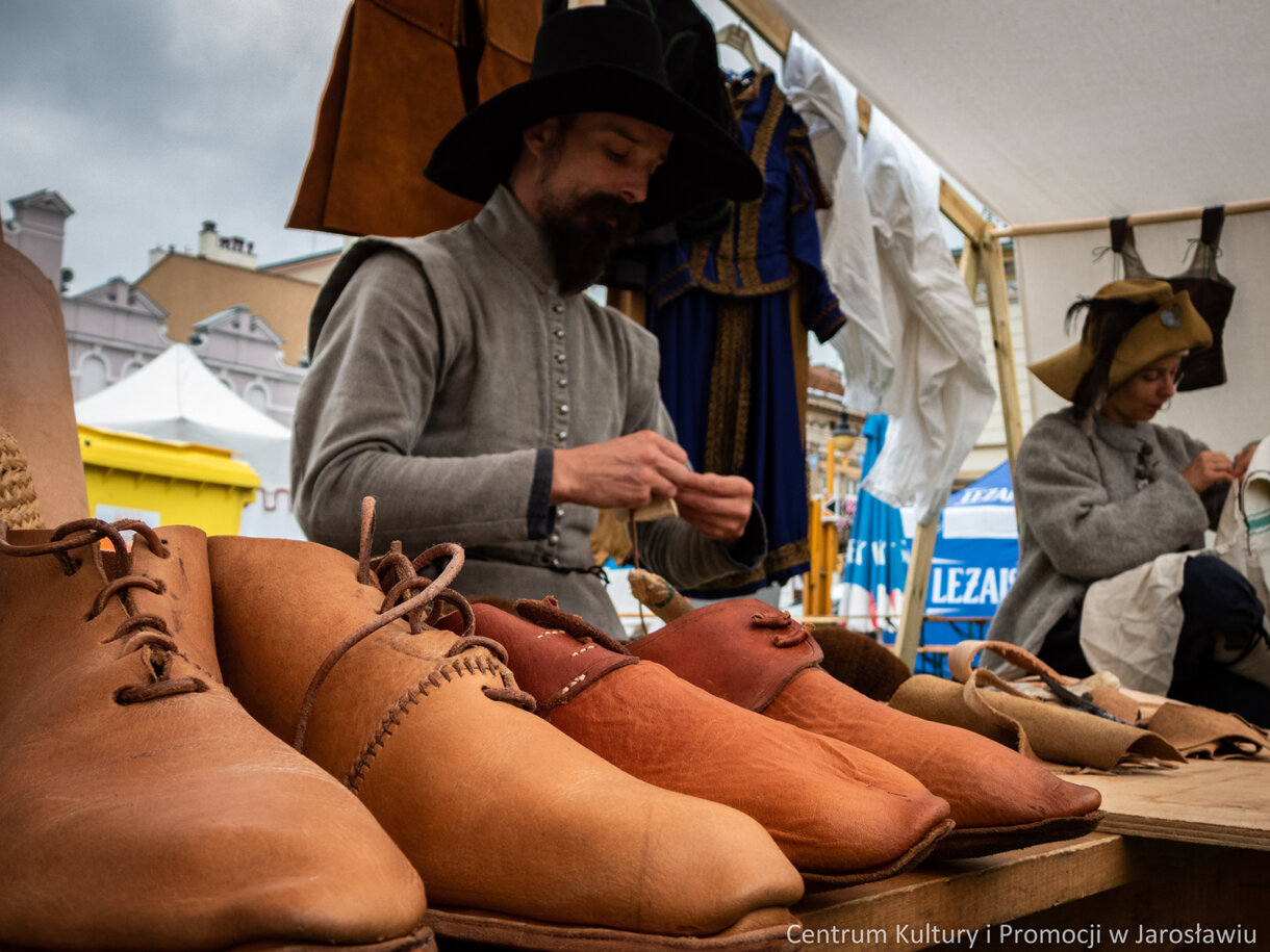 pokaz cechów rzemieslniczych - szewc