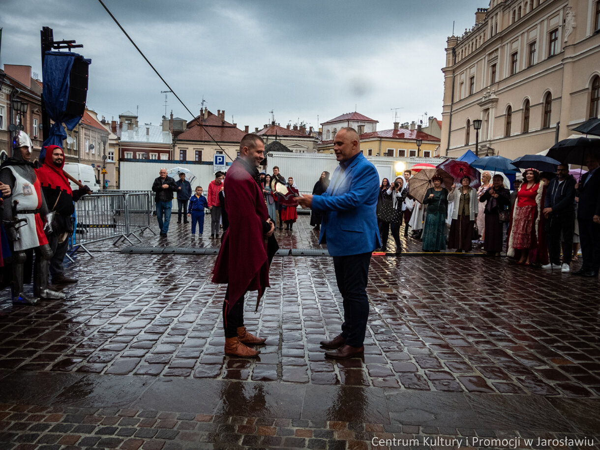 przekazanie kluczy do bram miasta