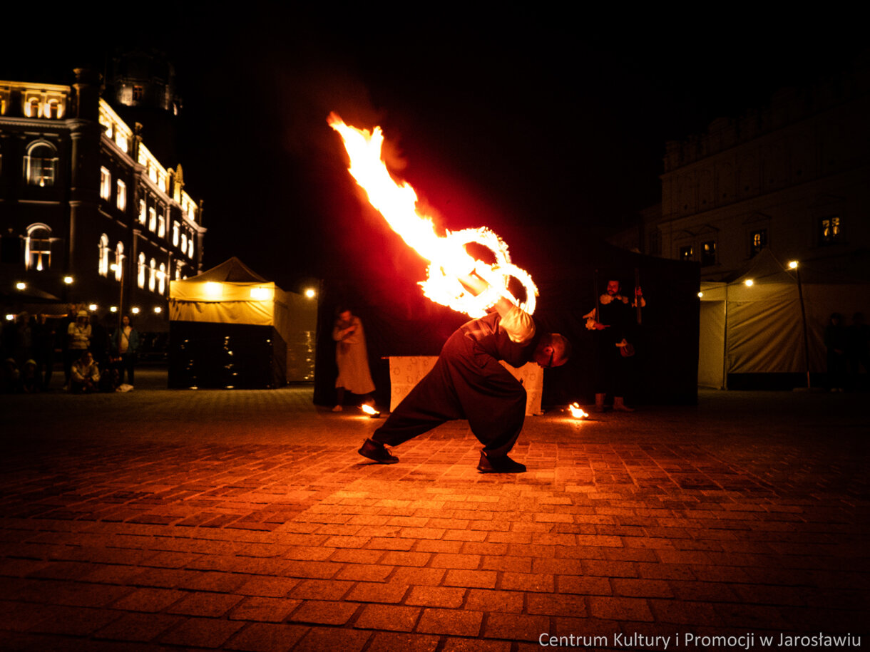 pokaz ognia - teaot ognia Arche