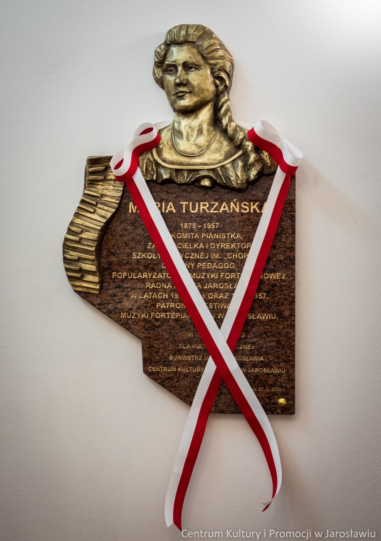 tablica pamiątkowa poświęcona pianistce Marii Turzańskiej