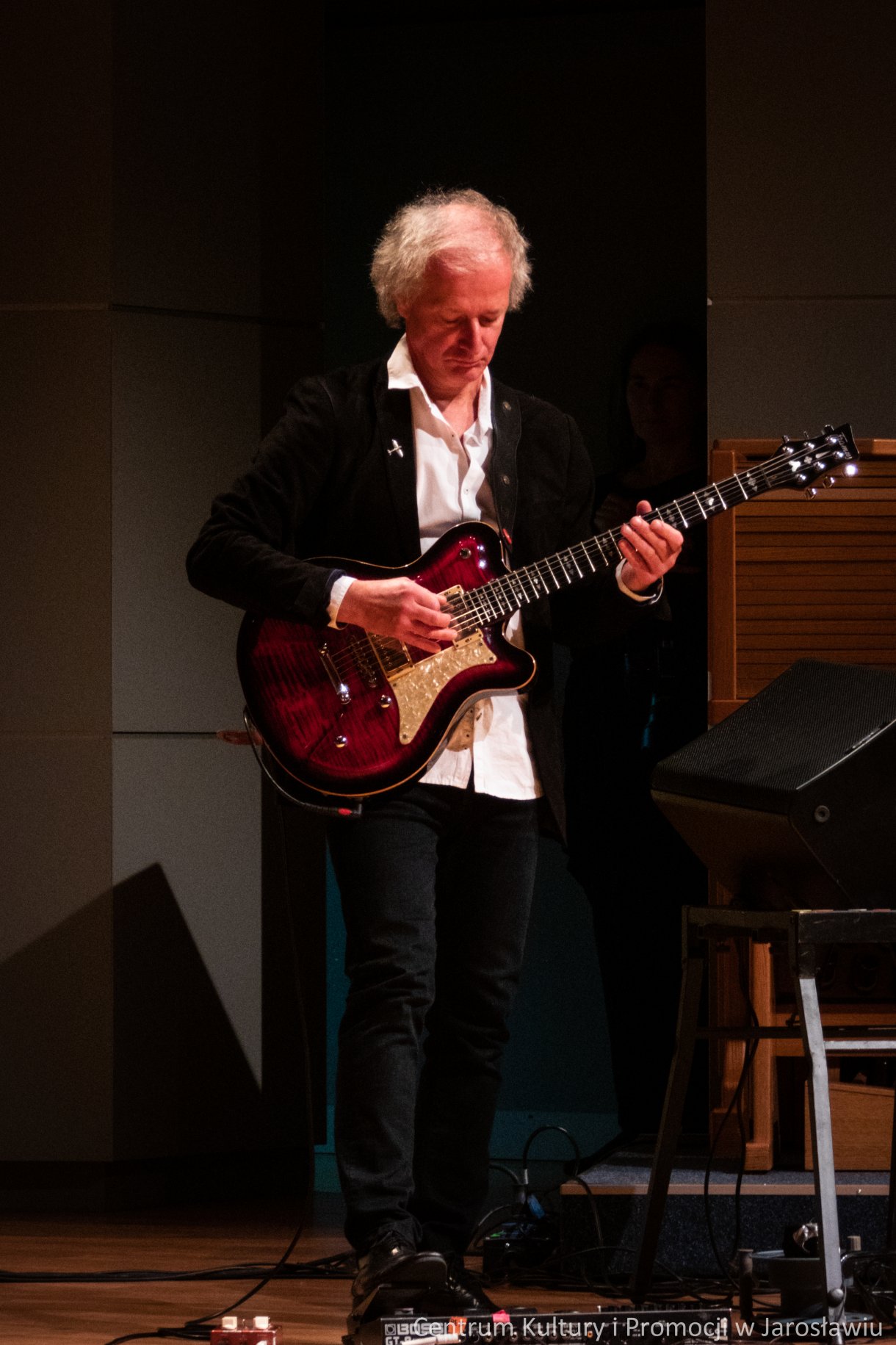 basista SOYKA Kwintet podczas koncertu finałowego