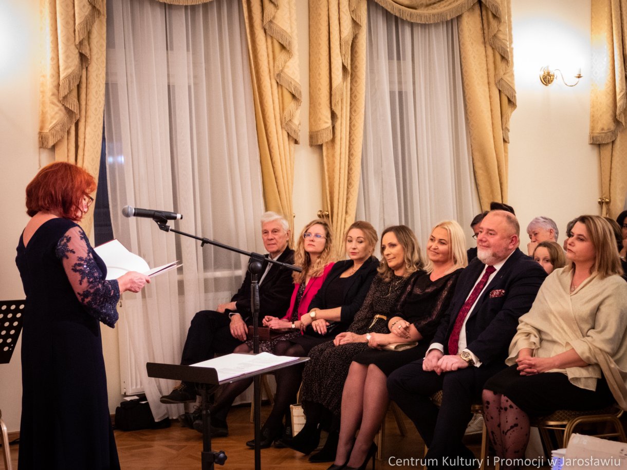 prezes Chóru Jarosław zwraca się do zaproszonych gości