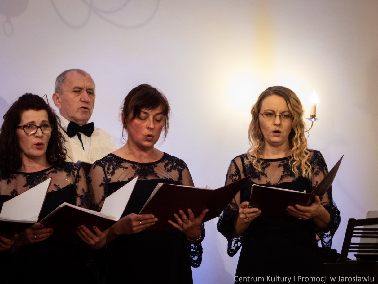 chór Jarosław podczas koncertu