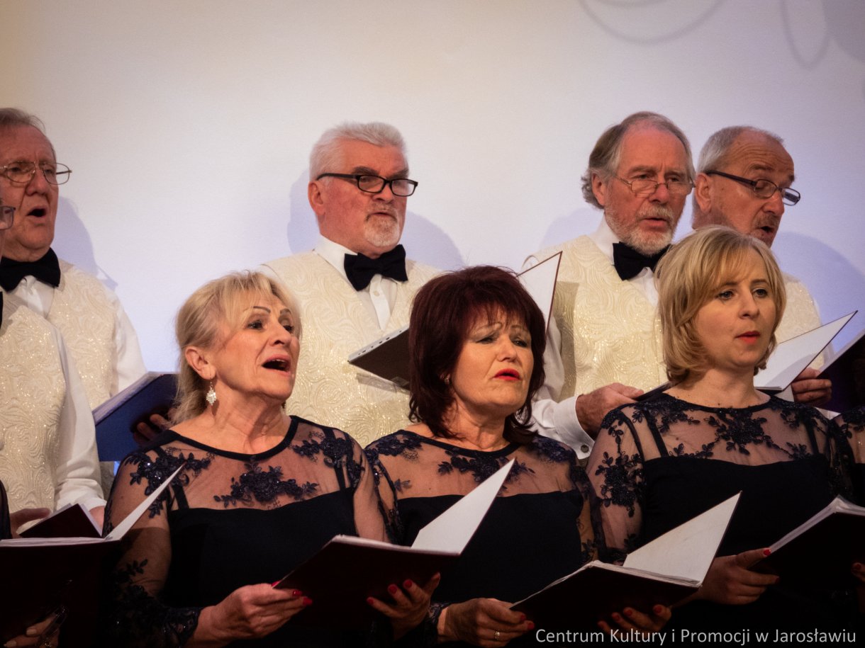 chór Jarosław podczas koncertu