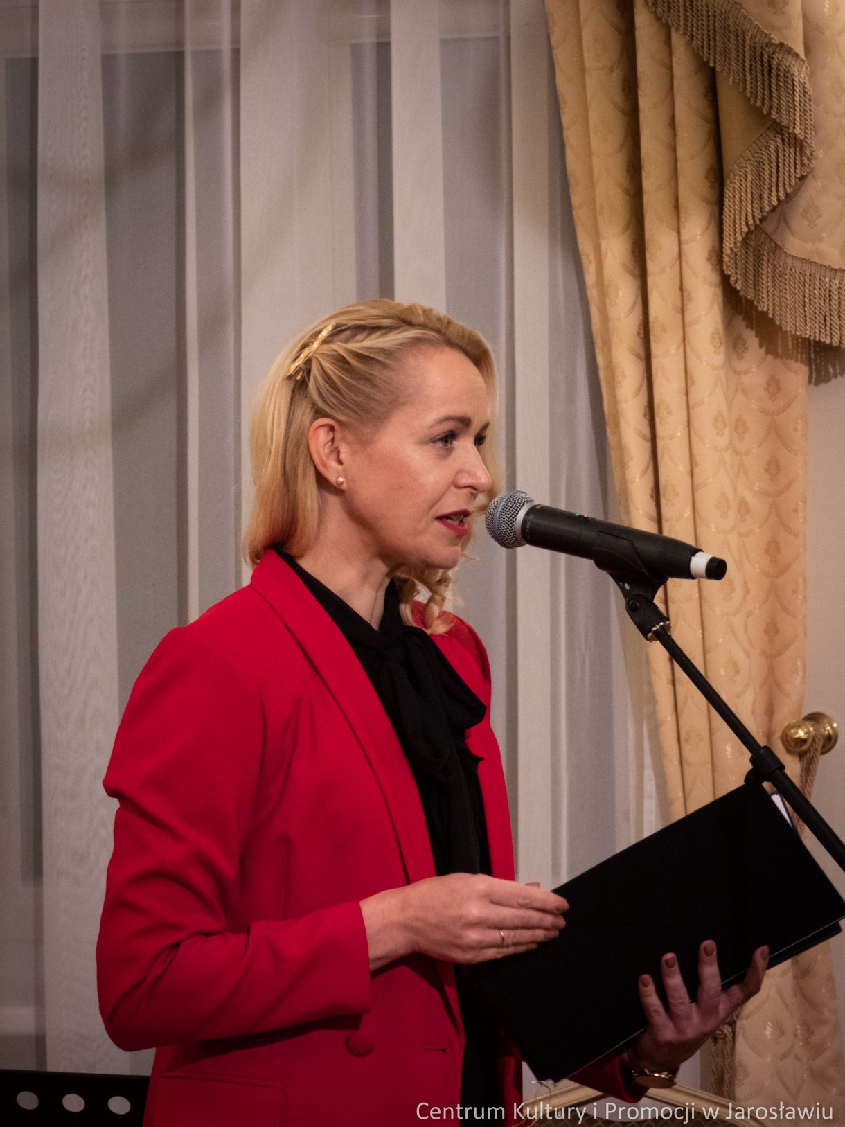 prowadząca jubileuszowy koncert