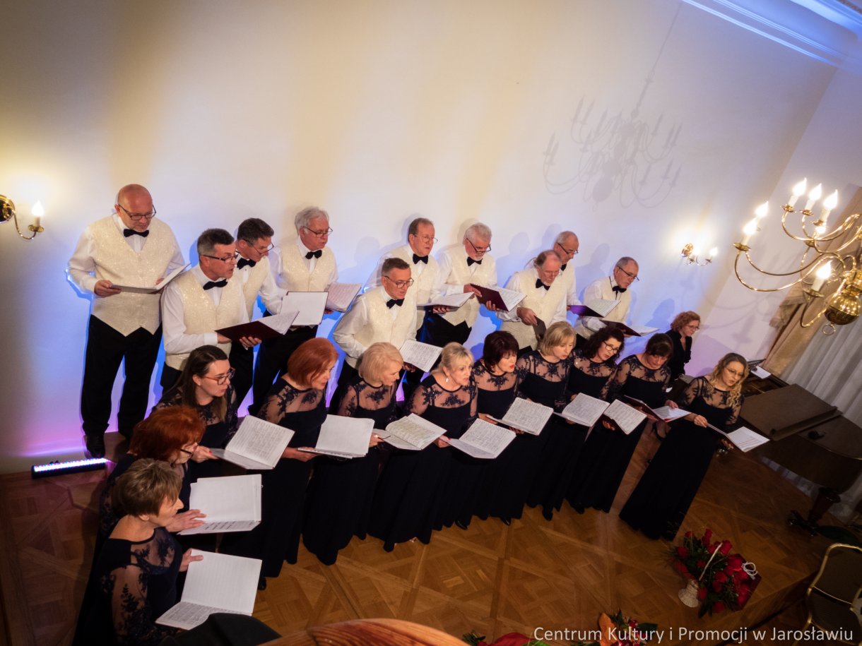 chór Jarosław podczas koncertu