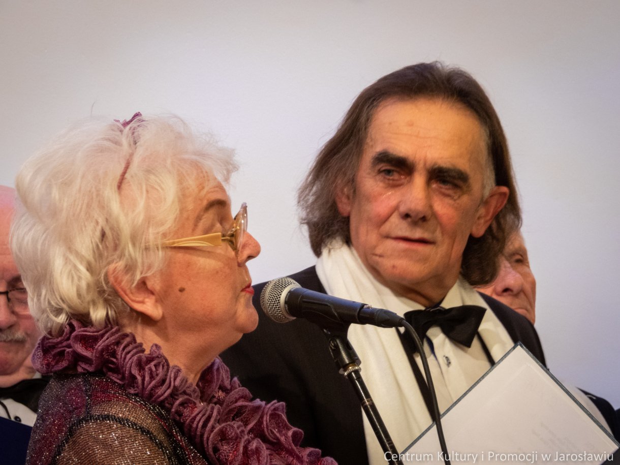 członkowie kabaretu Młodzi Duchem podczas występu