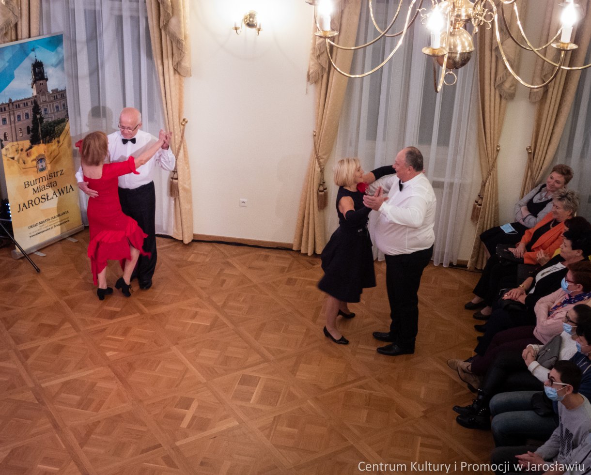 tancerze Zespołu tańca Towarzyskiego Balans