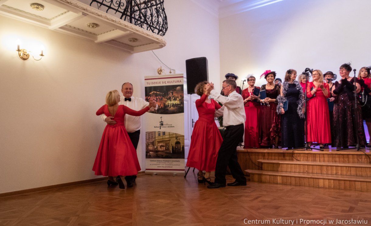 tancerze Zespołu tańca Towarzyskiego Balans