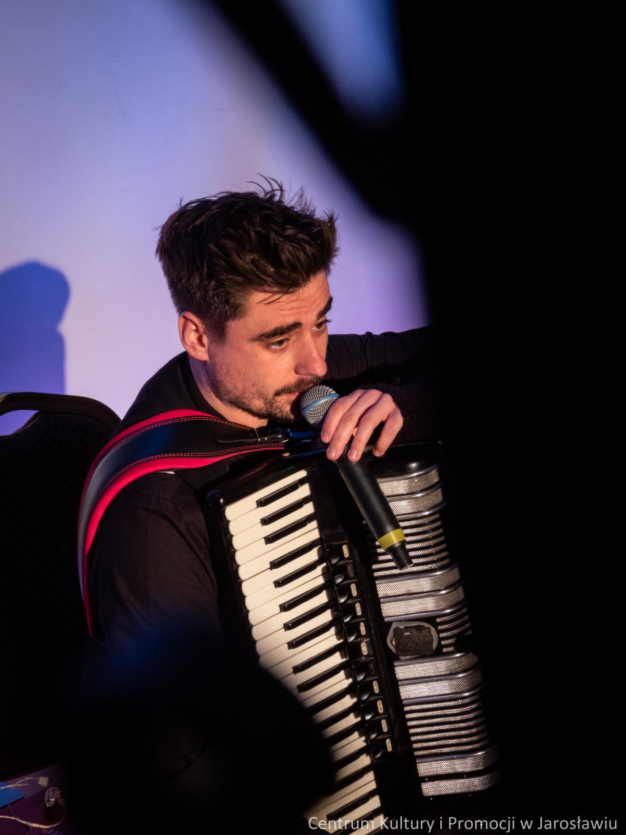 Patrzyk Walczak, akordeonista, podczas koncertu 