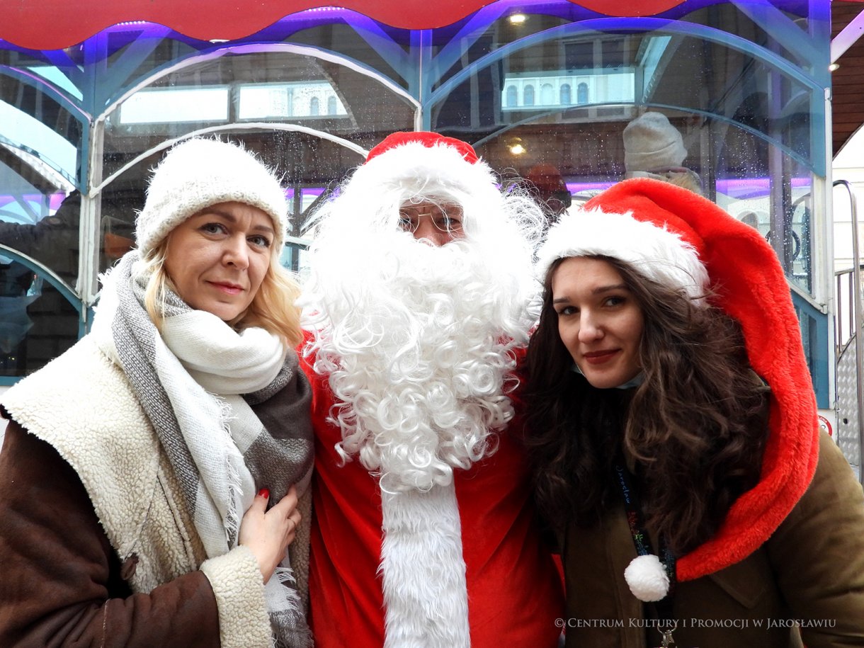 Dwie kobiety i Mikołaj