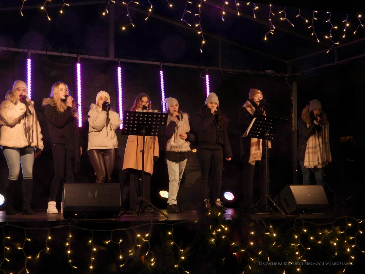 Występ solistek Jarosławskiego Ośrodka Kultury i Sztuki