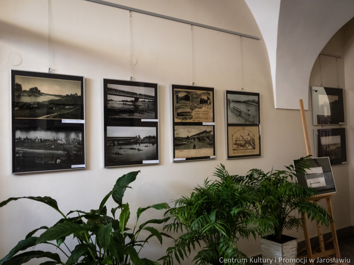 Galeria w Holu u Attavantich marzec 2022 Rzeka San fotografie ze zbiorów Jerzego Czechowicza