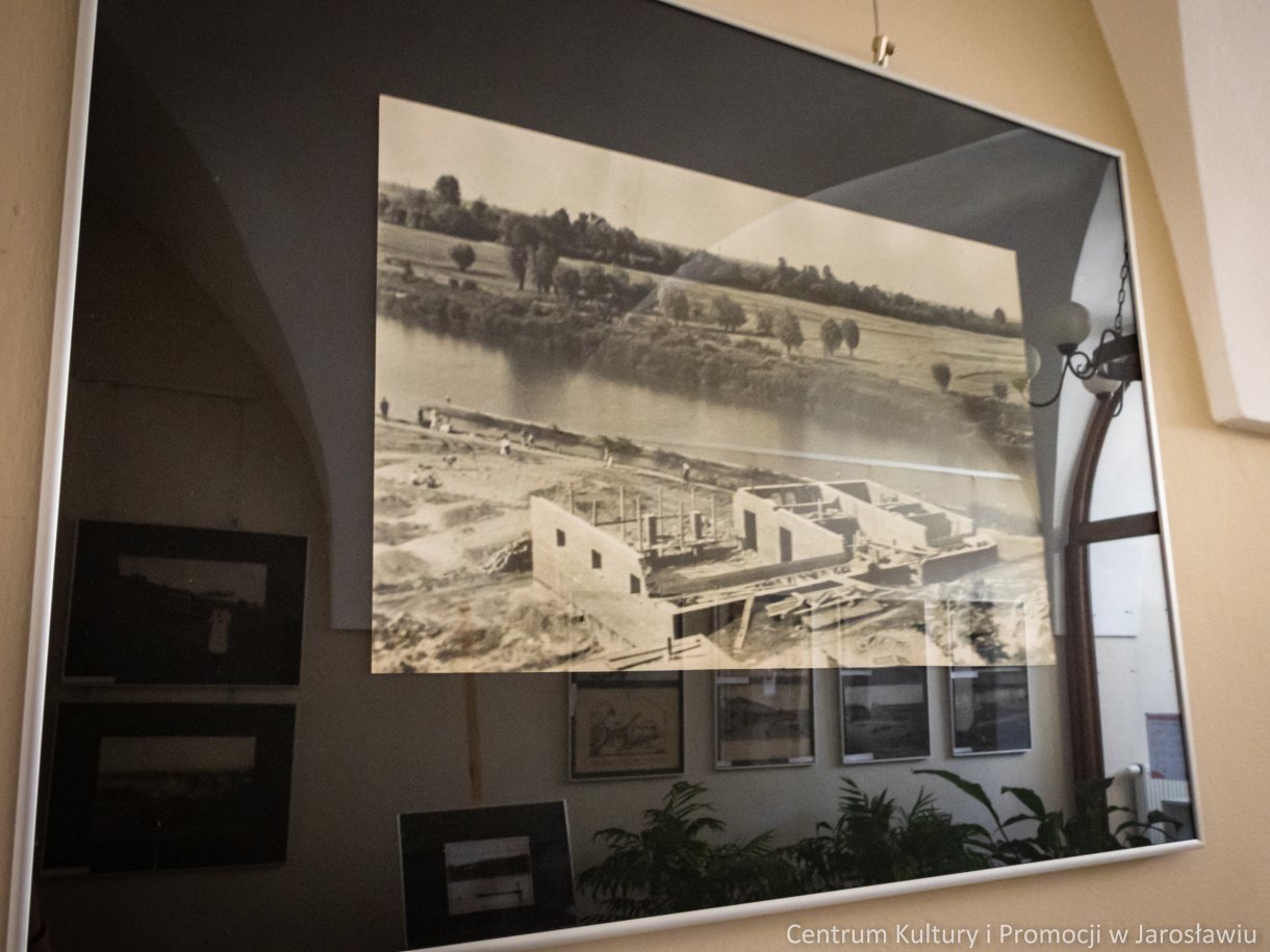 Galeria w Holu u Attavantich marzec 2022 Rzeka San fotografie ze zbiorów Jerzego Czechowicza