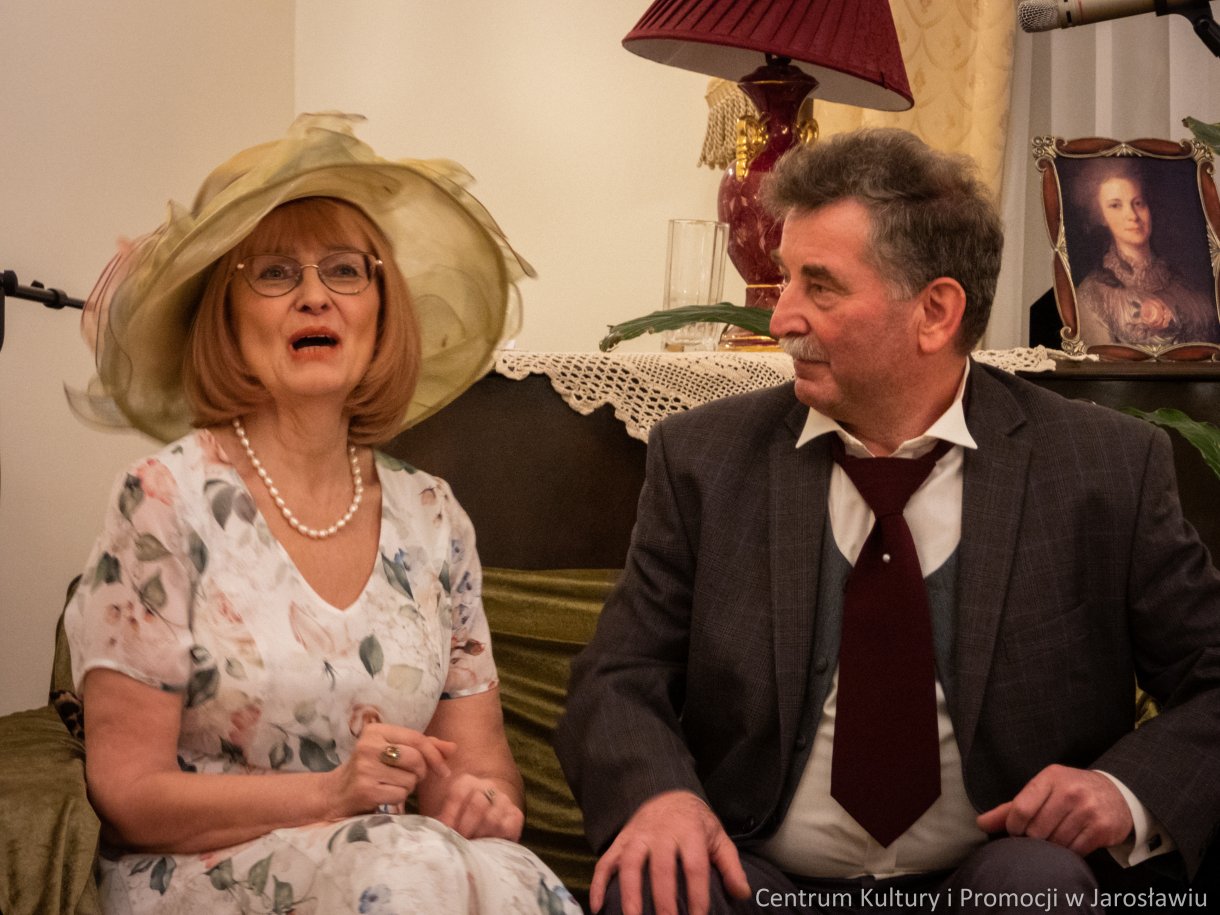 Aktorzy Teatru Baccalaureus nie raz udowodnili, że scena to ich żywioł. Nie inaczej było podczas piątkowej premiery dramatu „Moralność Pani Dulskiej”, gdzie aktorzy ukazali swoja znakomitą grę aktorską.  Premiera miała miejsce 11 marca w Sali Lustrzanej Centrum Kultury i Promocji w Jarosławiu. Teatr, pod kierownictwem Doroty Białek wystawił „Moralność Pani Dulskiej”, która była adaptacją dramatu Gabrieli Zapolskiej pod tym samym tytułem. Po spektaklu, Kabaret „Młodzi Duchem” zaprezentował f4ragmenty programu „Ja Ci pokażę – czyli sprawy damsko-męskie”.  