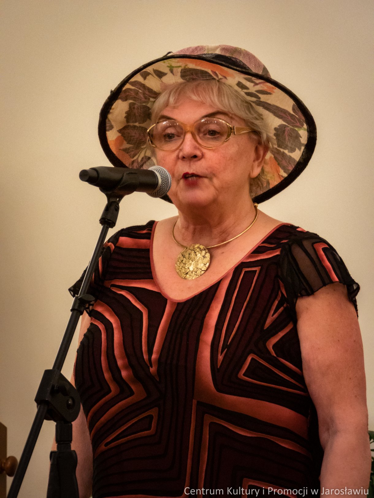 Aktorzy Teatru Baccalaureus nie raz udowodnili, że scena to ich żywioł. Nie inaczej było podczas piątkowej premiery dramatu „Moralność Pani Dulskiej”, gdzie aktorzy ukazali swoja znakomitą grę aktorską.  Premiera miała miejsce 11 marca w Sali Lustrzanej Centrum Kultury i Promocji w Jarosławiu. Teatr, pod kierownictwem Doroty Białek wystawił „Moralność Pani Dulskiej”, która była adaptacją dramatu Gabrieli Zapolskiej pod tym samym tytułem. Po spektaklu, Kabaret „Młodzi Duchem” zaprezentował f4ragmenty programu „Ja Ci pokażę – czyli sprawy damsko-męskie”.  