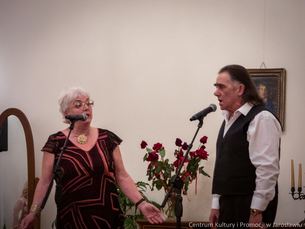 Aktorzy Teatru Baccalaureus nie raz udowodnili, że scena to ich żywioł. Nie inaczej było podczas piątkowej premiery dramatu „Moralność Pani Dulskiej”, gdzie aktorzy ukazali swoja znakomitą grę aktorską.  Premiera miała miejsce 11 marca w Sali Lustrzanej Centrum Kultury i Promocji w Jarosławiu. Teatr, pod kierownictwem Doroty Białek wystawił „Moralność Pani Dulskiej”, która była adaptacją dramatu Gabrieli Zapolskiej pod tym samym tytułem. Po spektaklu, Kabaret „Młodzi Duchem” zaprezentował f4ragmenty programu „Ja Ci pokażę – czyli sprawy damsko-męskie”.  