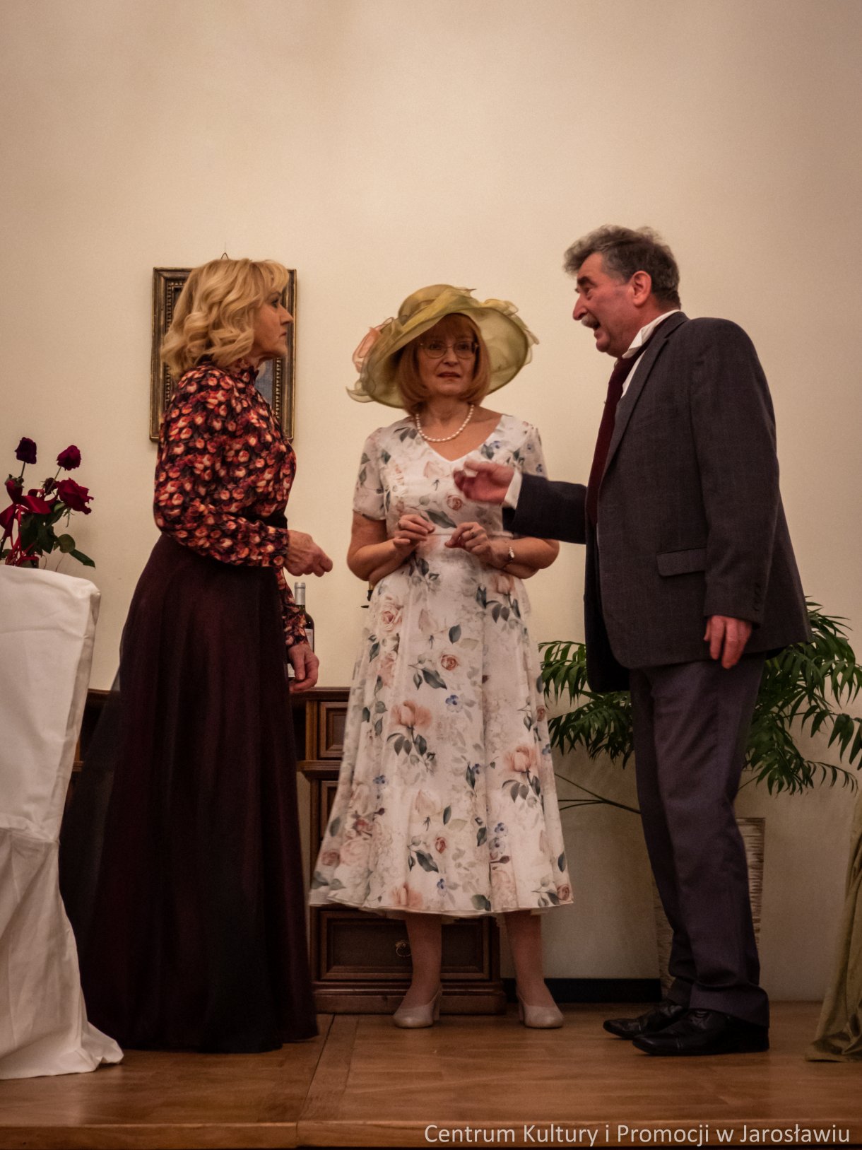 Aktorzy Teatru Baccalaureus nie raz udowodnili, że scena to ich żywioł. Nie inaczej było podczas piątkowej premiery dramatu „Moralność Pani Dulskiej”, gdzie aktorzy ukazali swoja znakomitą grę aktorską.  Premiera miała miejsce 11 marca w Sali Lustrzanej Centrum Kultury i Promocji w Jarosławiu. Teatr, pod kierownictwem Doroty Białek wystawił „Moralność Pani Dulskiej”, która była adaptacją dramatu Gabrieli Zapolskiej pod tym samym tytułem. Po spektaklu, Kabaret „Młodzi Duchem” zaprezentował f4ragmenty programu „Ja Ci pokażę – czyli sprawy damsko-męskie”.  