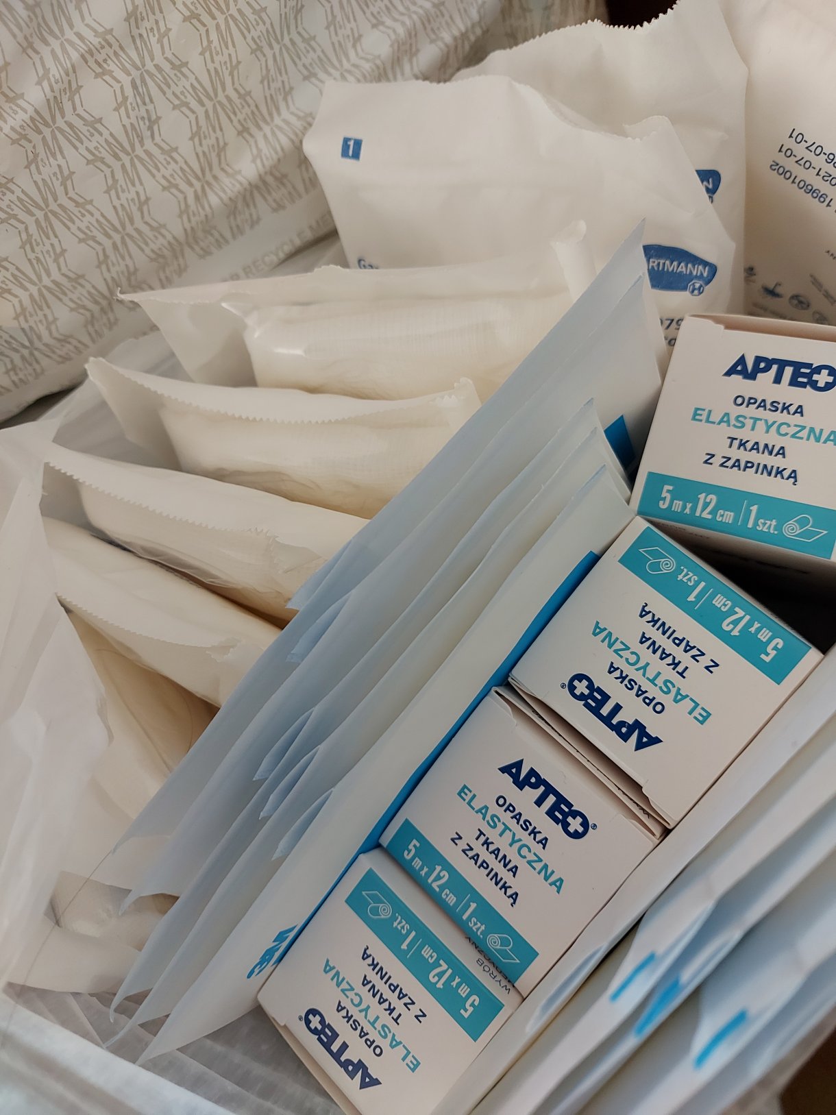 Z inicjatywy członków Teatru organizowana została zbiórka środków medycznych, które zostaną dostarczone bezpośrednio za granicę do Korpusu Medycznego we Lwowie. W imieniu aktorów bardzo dziękujemy za wszystkie przyniesione artykuły