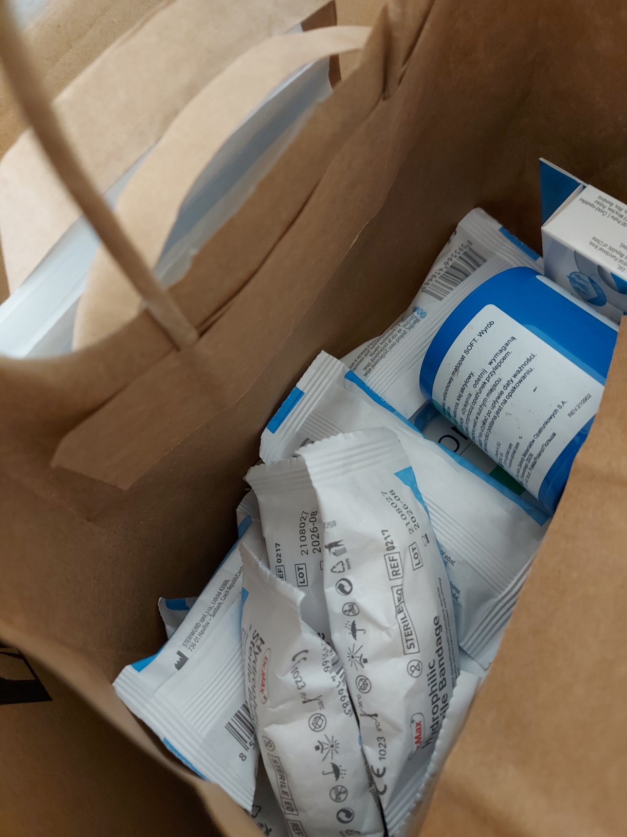 Z inicjatywy członków Teatru organizowana została zbiórka środków medycznych, które zostaną dostarczone bezpośrednio za granicę do Korpusu Medycznego we Lwowie. W imieniu aktorów bardzo dziękujemy za wszystkie przyniesione artykuły