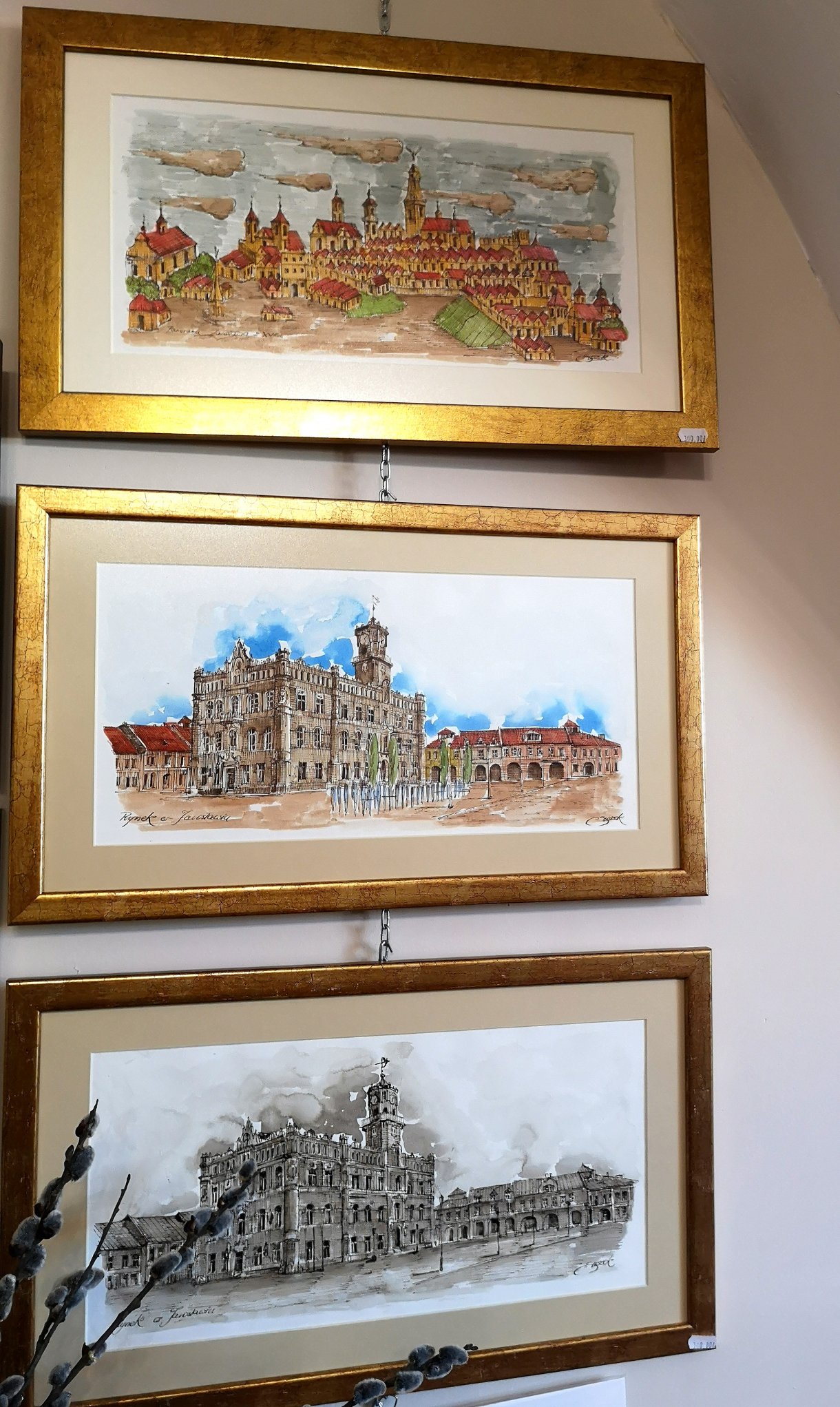 Jarosławski rynek podlega rewitalizacji, w związku z czym zmienia się i te zachodzące zmiany starał się uchwycić znany już z „jarosławskiej” twórczości artysta. W sprzedaży w Centrum Informacji Turystyczno-Kulturalnej jest też dostępna panorama z dawnym widokiem miasta, inspirowana oczywiście najstarszym widokiem ryciny Jarosławia z wieku XVII. Cena: 300 zł