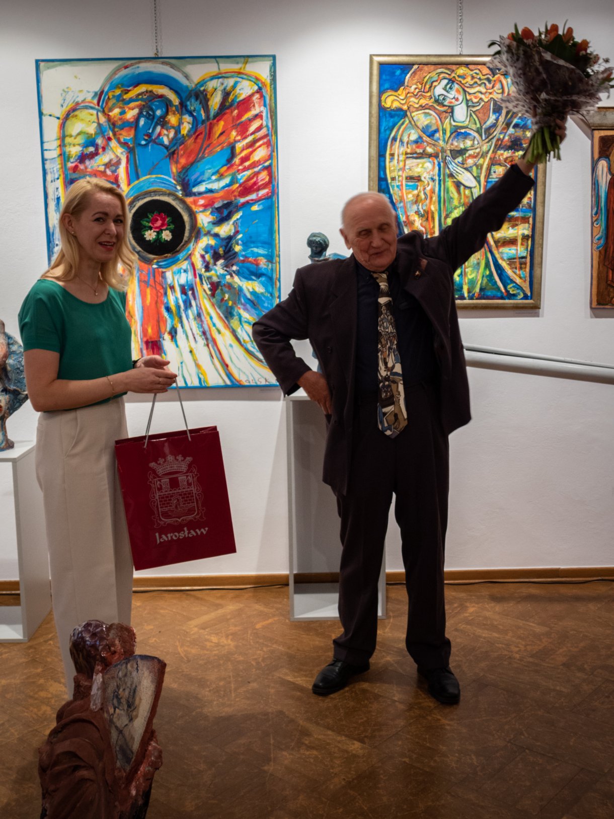 prowadząca Bernadeta Korczewska z artystą Eugeniuszem Molskim