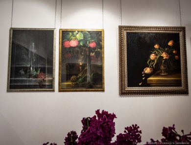 Galeria Główna u Attavantich – AGATA WOŹNIAK-NIEMKIEWICZ „Ogród mojego życia” AGATA WOŹNIAK-NIEMKIEWICZ „Ogród mojego życia” XXX-LECIE DZIAŁALNOŚCI TWÓRCZEJ malarstwo, rysunek, realizacje konserwatorskie