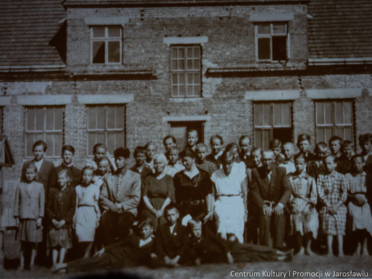 zdjęcie uczniów z początku XX wieku