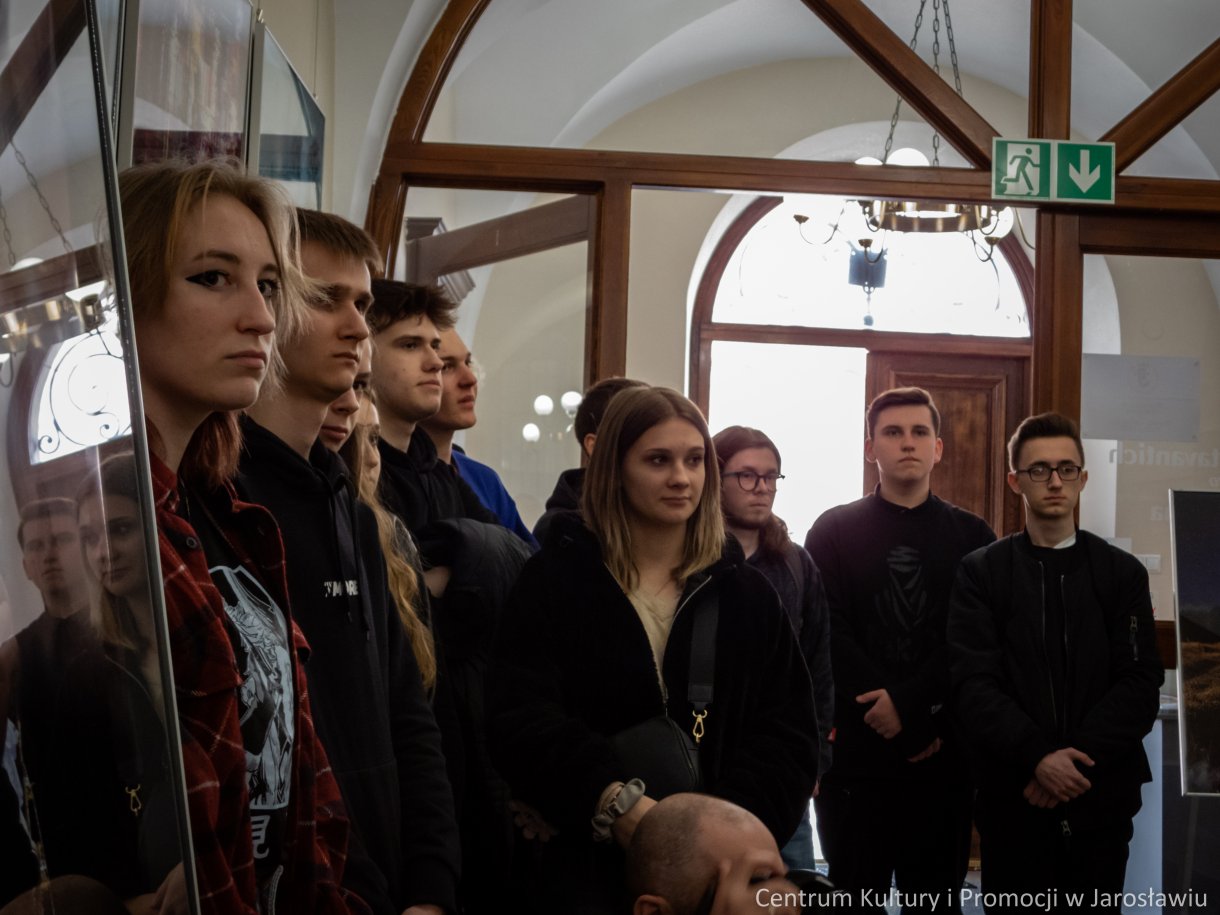 Wystawa „FOTOMANIPULACJE” uczniów Zespół Szkół Innowacyjnych w Jarosławiu została oficjalnie otwarta w Galerii w Holu u Attavantich Centrum Kultury i Promocji w Jarosławiu w środę 6 kwietnia.