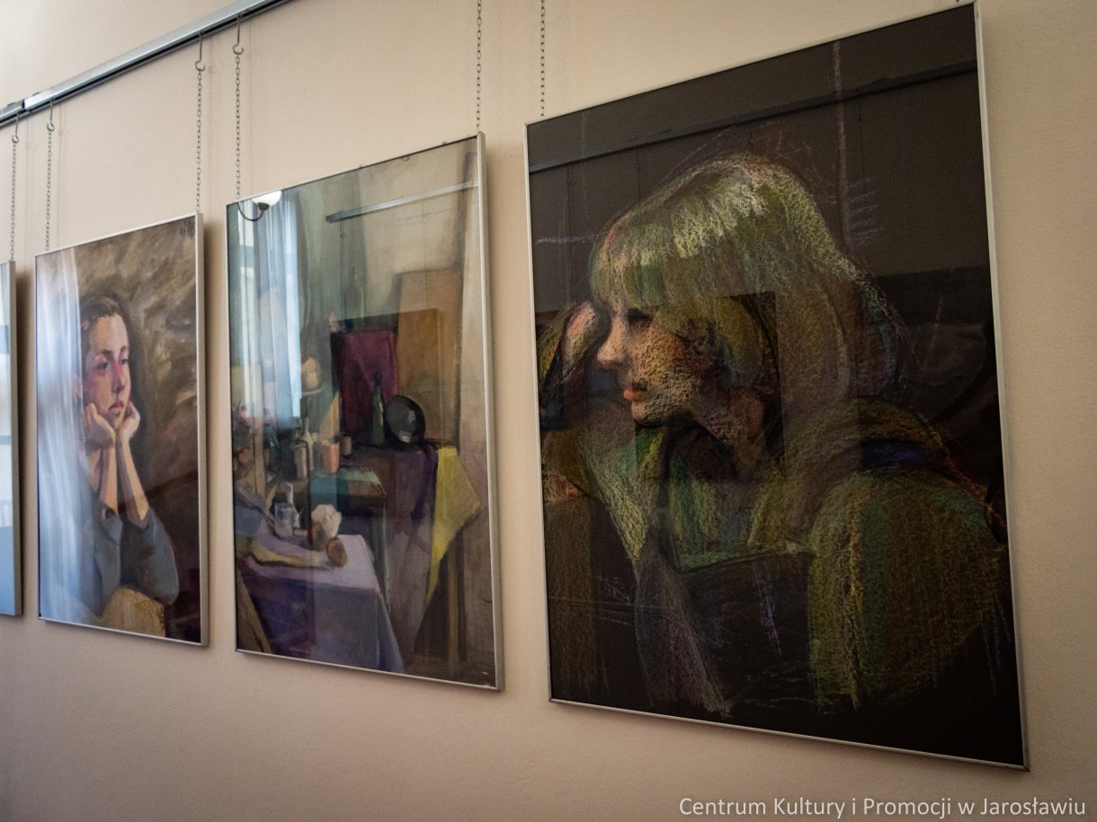 Galeria Debiutów u Attavantich: Amelia Szal „DEBIUT” Malarstwo, rysunek Wystawa uczennicy Państwowego Liceum Sztuk Plastycznych im. Stanisława Wyspańskiego w Jarosławiu (ZSP w Jarosławiu). Czas trwania wystawy: maj 2022