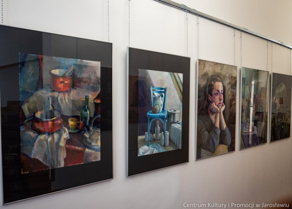 Galeria Debiutów u Attavantich: Amelia Szal „DEBIUT” Malarstwo, rysunek Wystawa uczennicy Państwowego Liceum Sztuk Plastycznych im. Stanisława Wyspańskiego w Jarosławiu (ZSP w Jarosławiu). Czas trwania wystawy: maj 2022