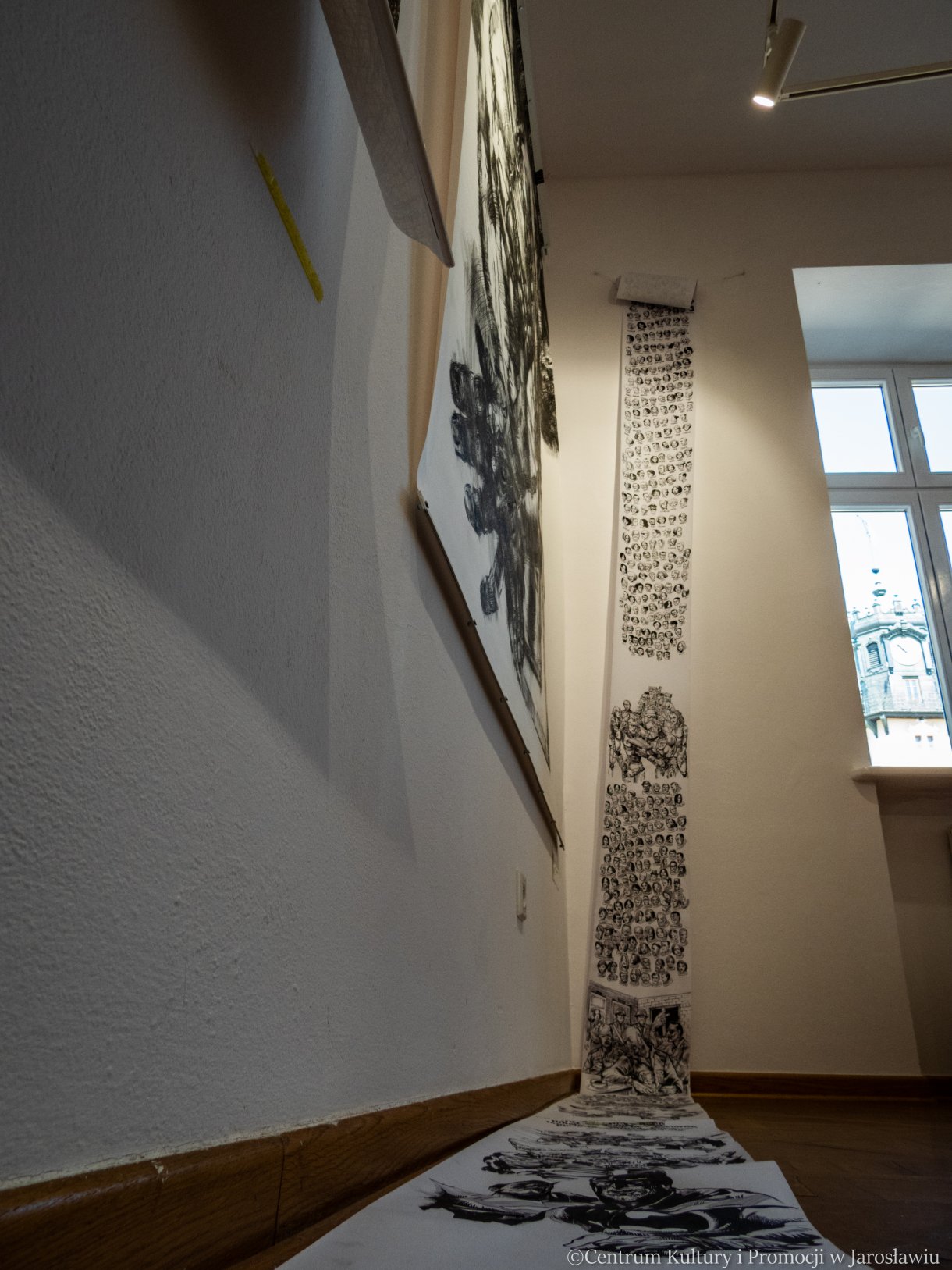 Tymon Wodnicki www.tymon.pl Ur. 1971 r. Absolwent Akademii Sztuk Pięknych w Krakowie. Dyplom na Wydziale Rzeźby w pracowni prof. St. Borzęckiego z aneksem z rysunku w pracowni prof. B. Salwińskiego w 1996 roku. Udział w wielu wystawach zbiorowych i indywidualnych. Członek Związku Polskich Artystów Plastyków. Mieszka i pracuje w Warszawie.