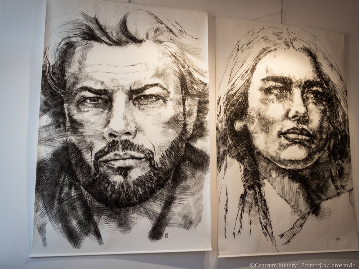 Tymon Wodnicki www.tymon.pl Ur. 1971 r. Absolwent Akademii Sztuk Pięknych w Krakowie. Dyplom na Wydziale Rzeźby w pracowni prof. St. Borzęckiego z aneksem z rysunku w pracowni prof. B. Salwińskiego w 1996 roku. Udział w wielu wystawach zbiorowych i indywidualnych. Członek Związku Polskich Artystów Plastyków. Mieszka i pracuje w Warszawie.