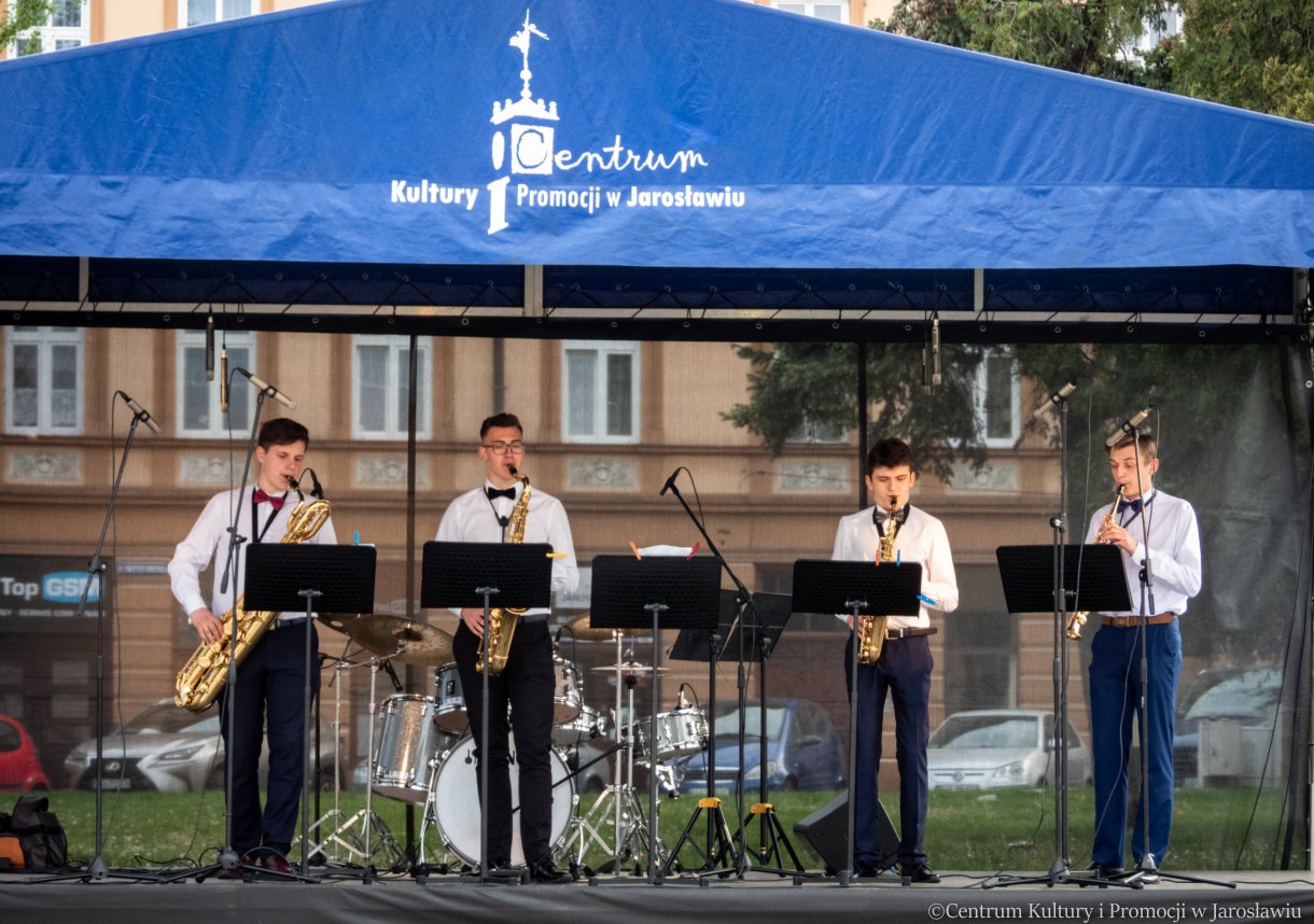 uczniowie ZPSM podczas koncertu na |NZR